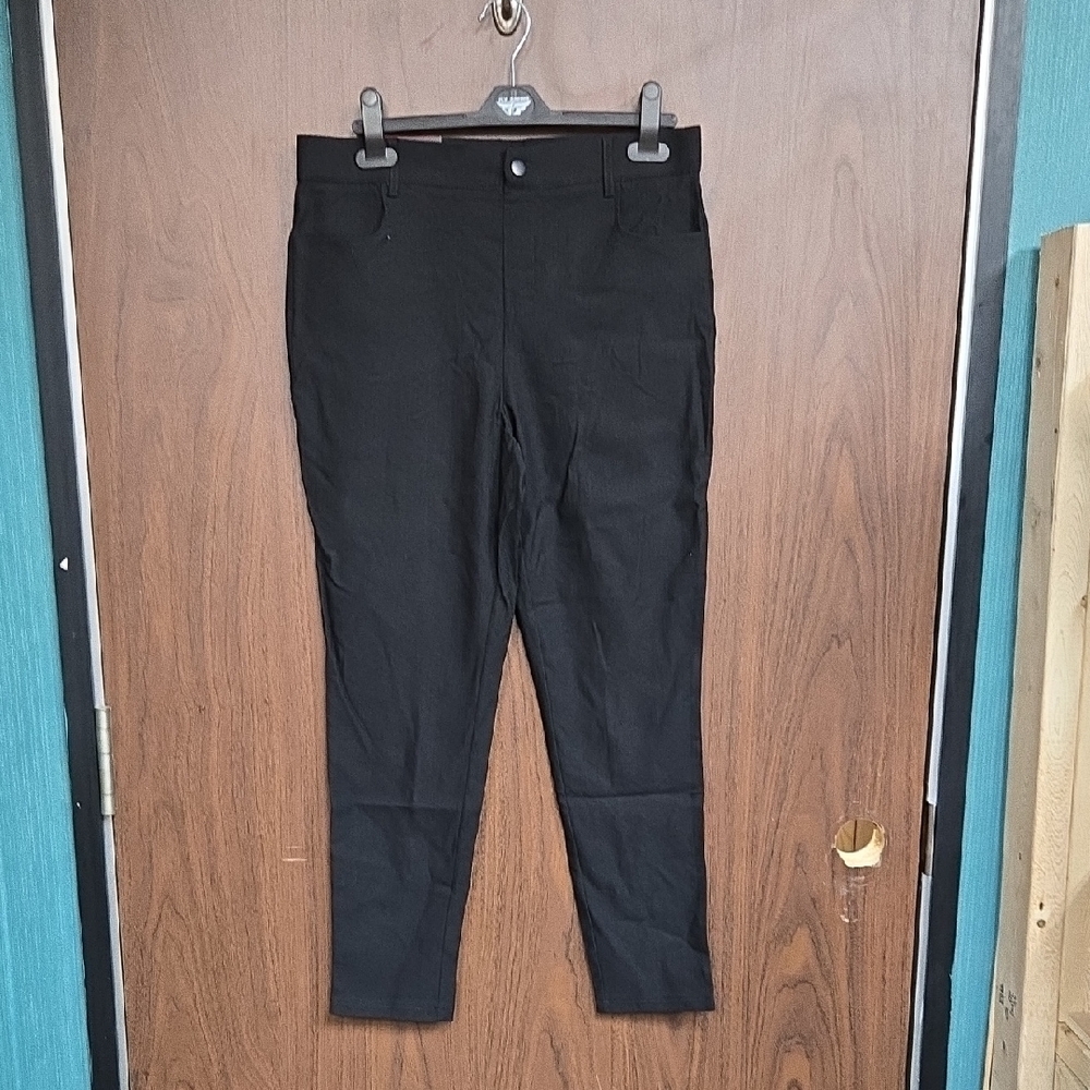 Mario Serrani Size M Black Textured Slim Leg Trouser Style Pant